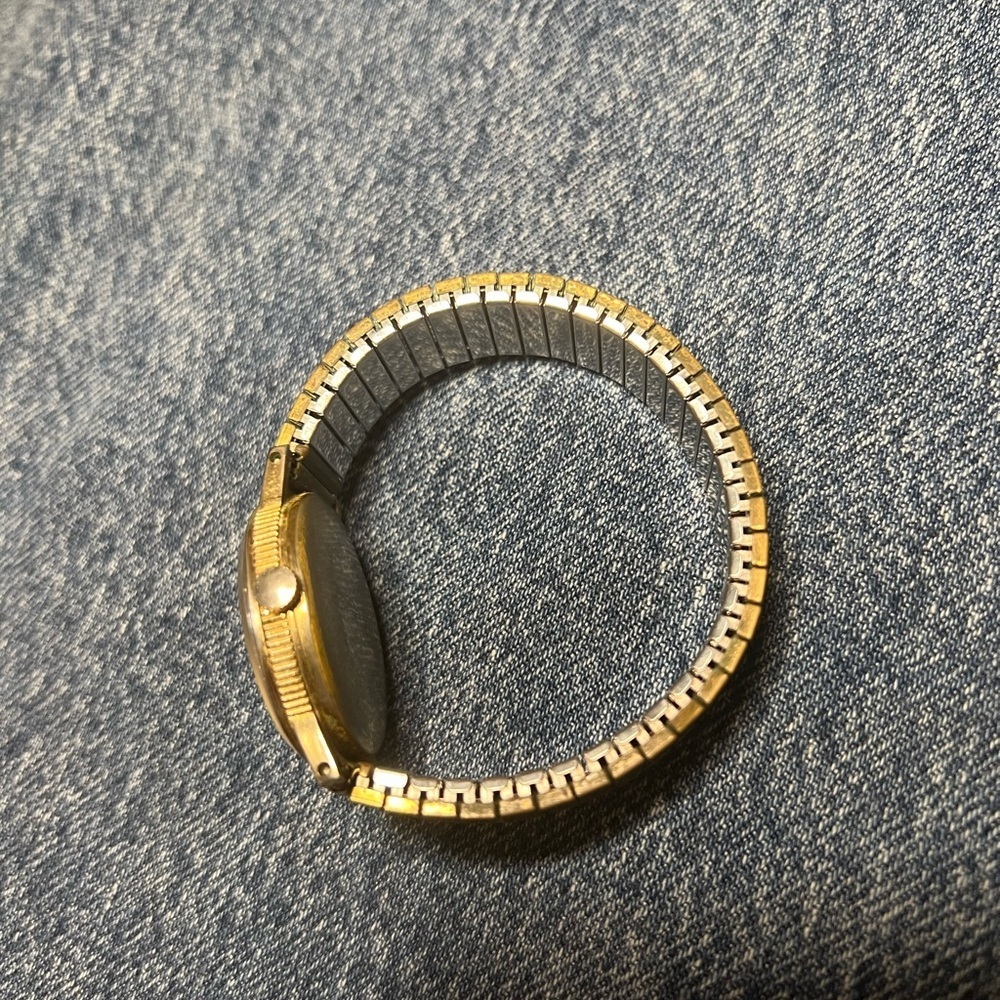 70s Vintage Coin Gold Watch - Picture 6 of 6
